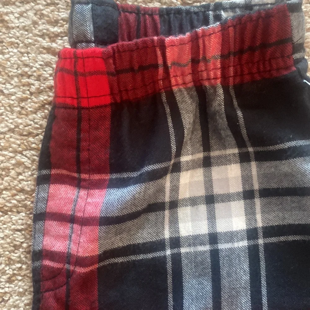 NWT Gap flannel plaid pajama bottoms. Size 6. Christmas